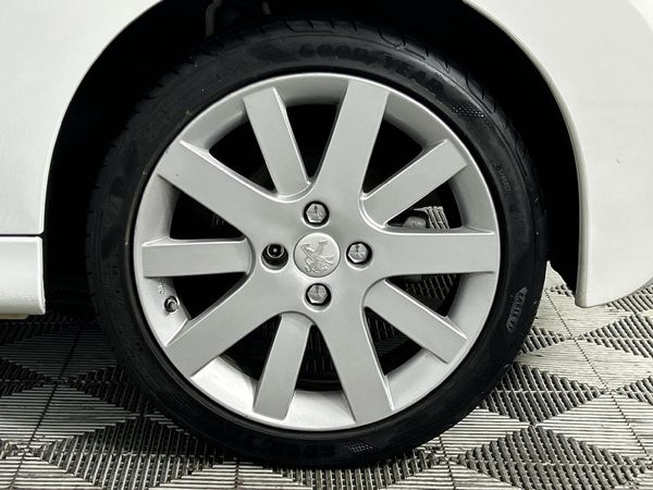 2013-Peugeot-207-CC-16-Sport-II image:4
