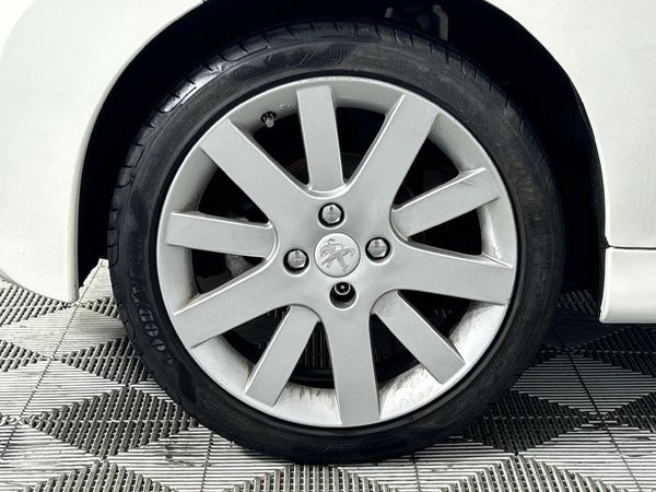 2013-Peugeot-207-CC-16-Sport-II image:5