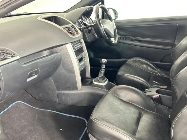 2013-Peugeot-207-CC-16-Sport-II image:6