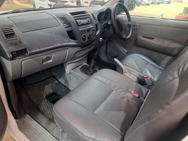 2007-Toyota-Hilux-25-D-4D-Single-Cab image:5