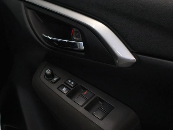 2026-Toyota-Urban-Cruiser-15-XR-Auto image:26