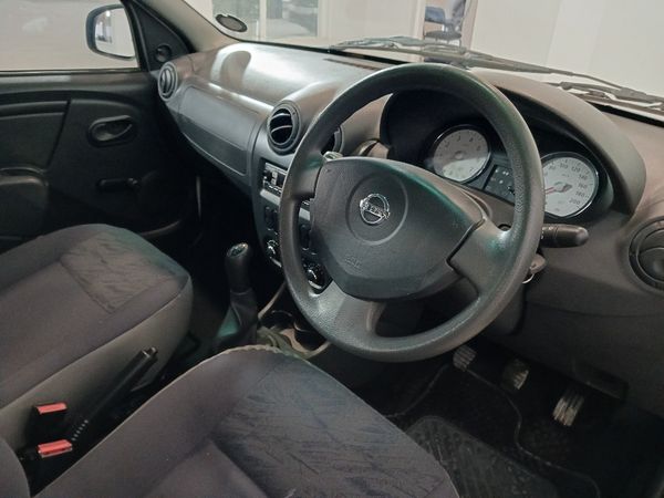 2021-Nissan-NP200-16-AC-Safety-Pack image:9