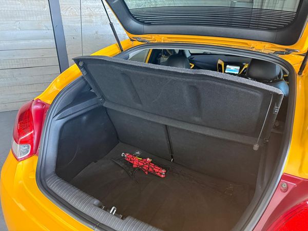 2013-Hyundai-Veloster-16-GDi-Executive-Auto image:9