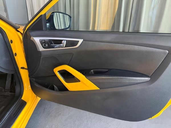 2013-Hyundai-Veloster-16-GDi-Executive-Auto image:12