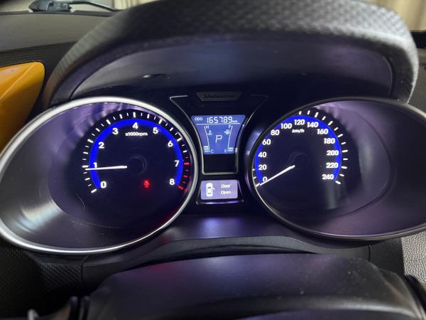 2013-Hyundai-Veloster-16-GDi-Executive-Auto image:14