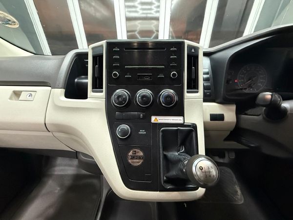 2019-Toyota-Quantum-28-GL-11-seat image:14
