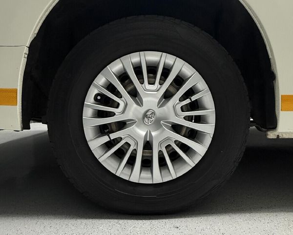 2019-Toyota-Quantum-28-GL-11-seat image:17