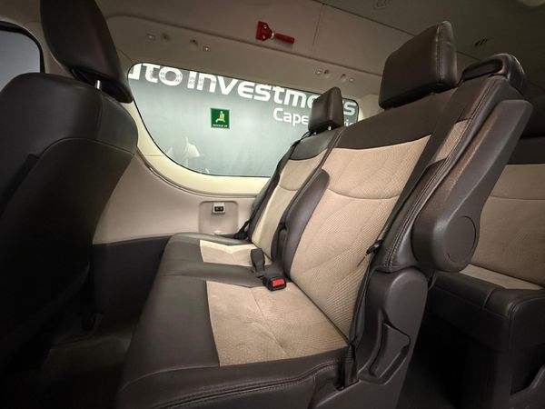 2019-Toyota-Quantum-28-GL-11-seat image:8