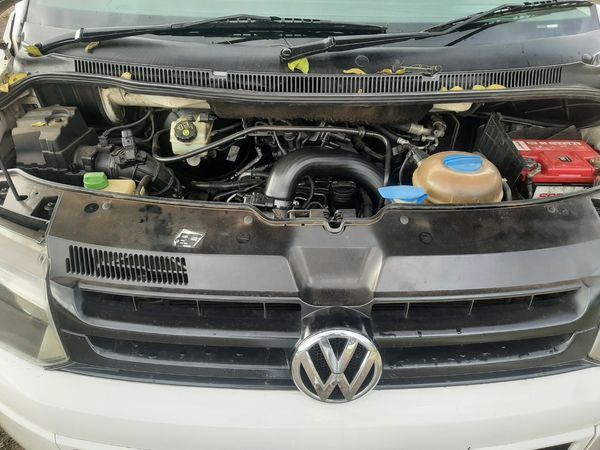 2012-Volkswagen-Kombi-20-TDI-103kW image:9