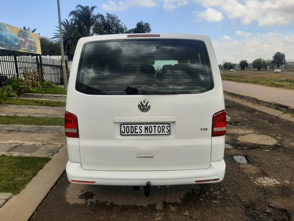 2012-Volkswagen-Kombi-20-TDI-103kW image:11