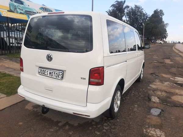 2012-Volkswagen-Kombi-20-TDI-103kW image:12