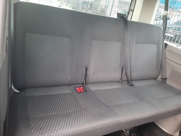 2012-Volkswagen-Kombi-20-TDI-103kW image:5