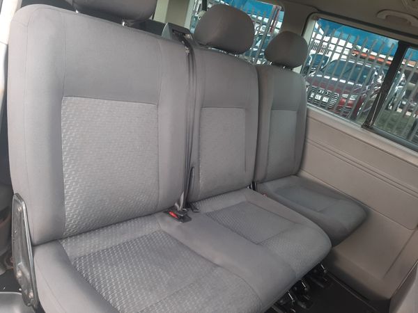 2012-Volkswagen-Kombi-20-TDI-103kW image:6