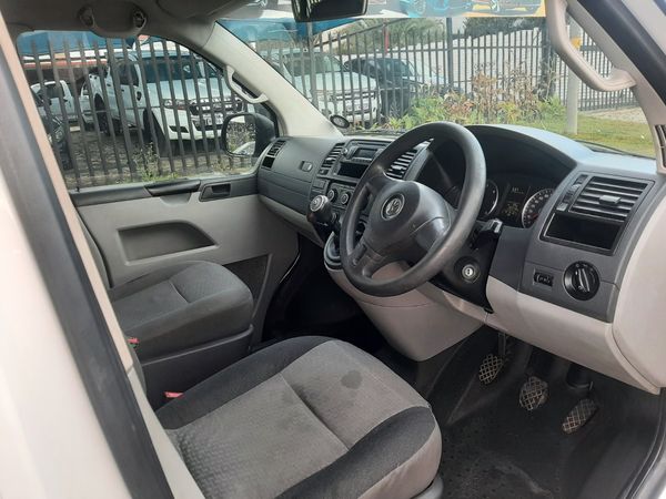 2012-Volkswagen-Kombi-20-TDI-103kW image:7