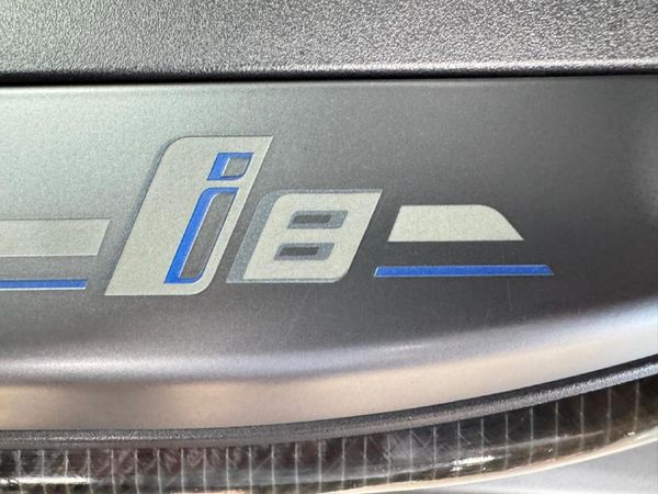2016-BMW-i8-eDrive-Coupe image:17