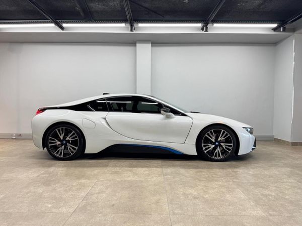 2016-BMW-i8-eDrive-Coupe image:2