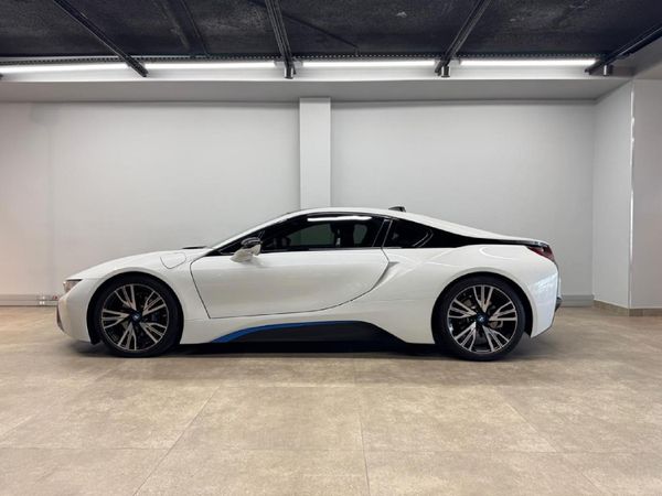 2016-BMW-i8-eDrive-Coupe image:4