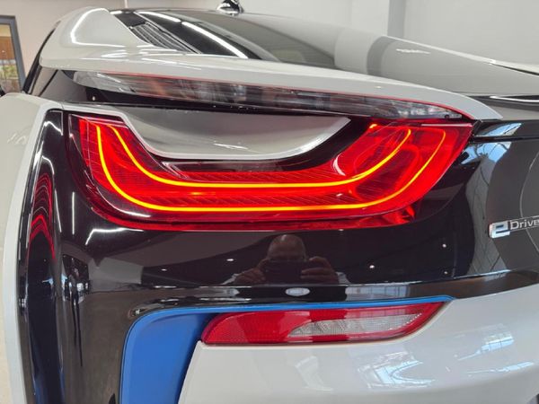 2016-BMW-i8-eDrive-Coupe image:6