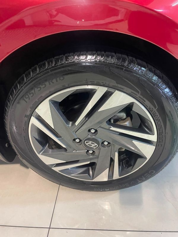 2022-Hyundai-i20-12-Fluid image:11