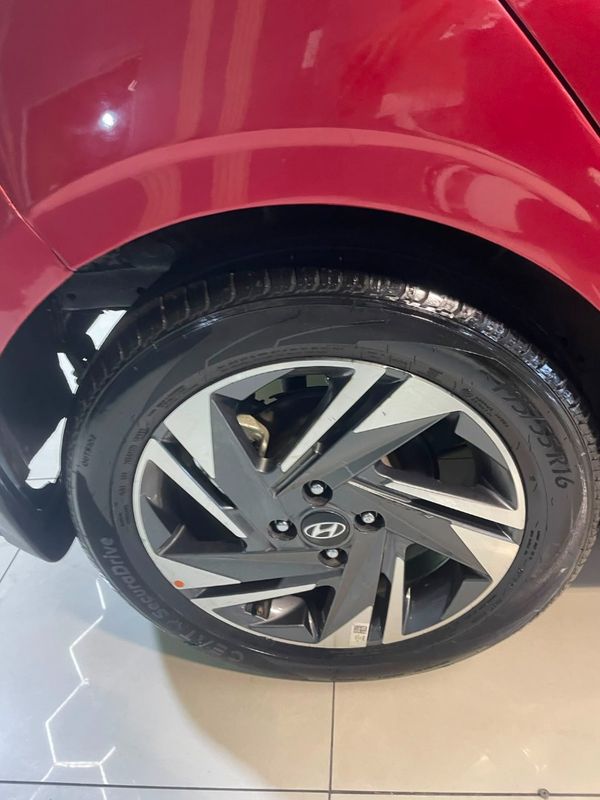 2022-Hyundai-i20-12-Fluid image:12