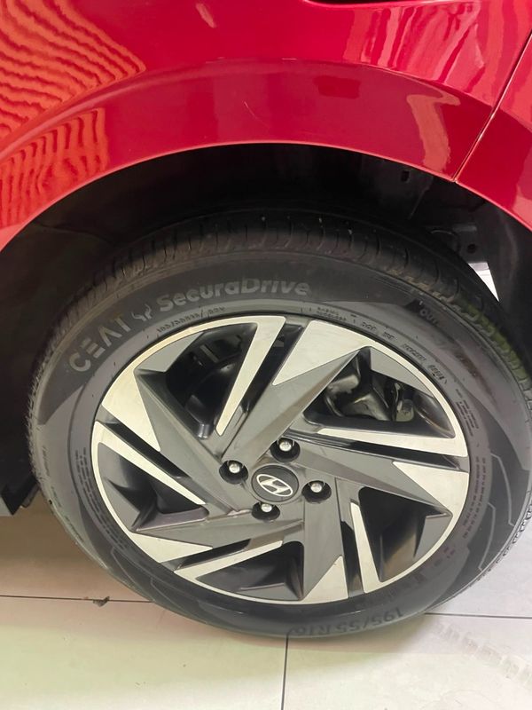2022-Hyundai-i20-12-Fluid image:13