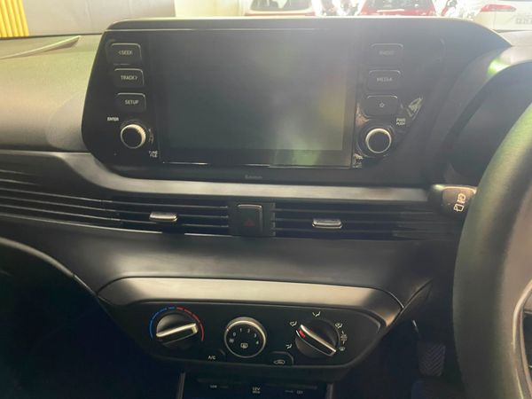 2022-Hyundai-i20-12-Fluid image:22