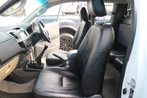 2014-Toyota-Hilux-30-D-4D-Raider-Xtra-Cab-4x4 image:9