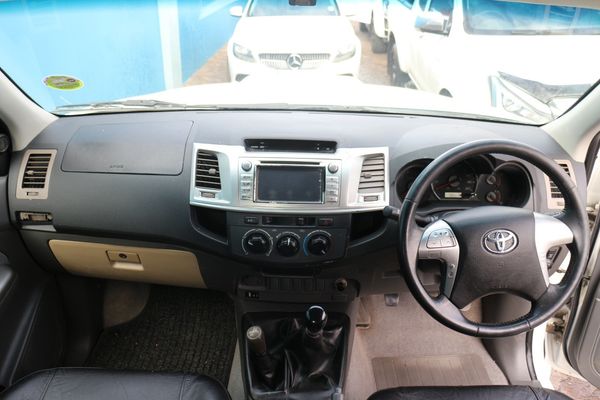 2014-Toyota-Hilux-30-D-4D-Raider-Xtra-Cab-4x4 image:10