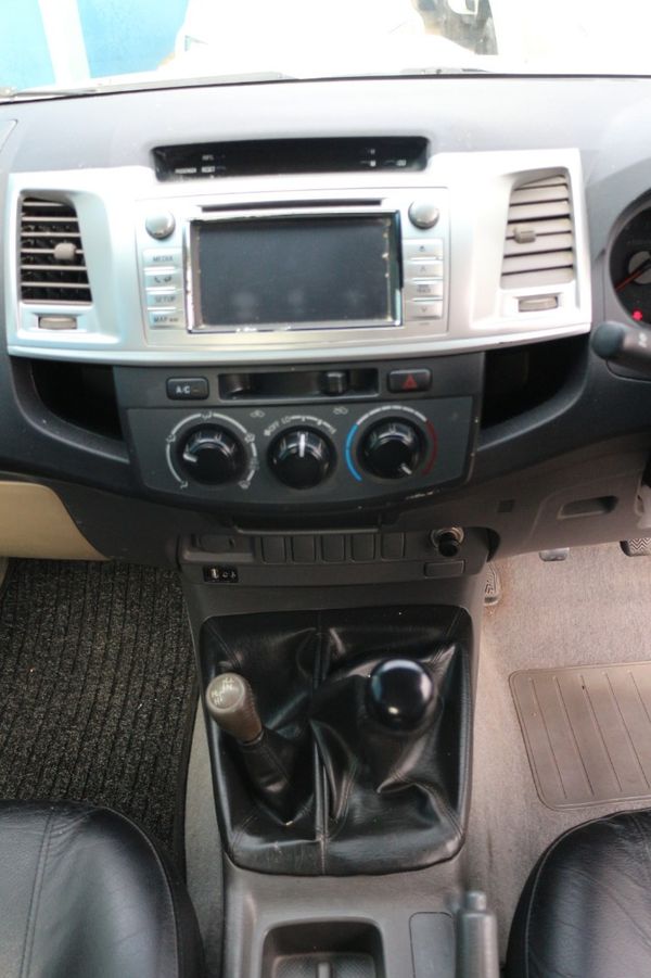 2014-Toyota-Hilux-30-D-4D-Raider-Xtra-Cab-4x4 image:11