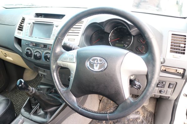 2014-Toyota-Hilux-30-D-4D-Raider-Xtra-Cab-4x4 image:12