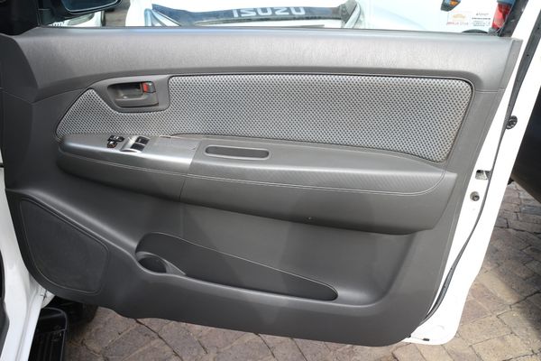 2014-Toyota-Hilux-30-D-4D-Raider-Xtra-Cab-4x4 image:13