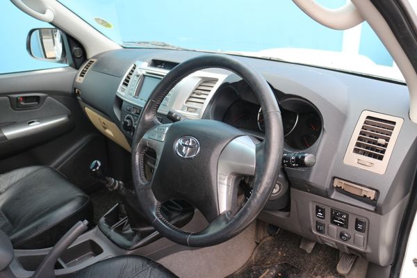 2014-Toyota-Hilux-30-D-4D-Raider-Xtra-Cab-4x4 image:14