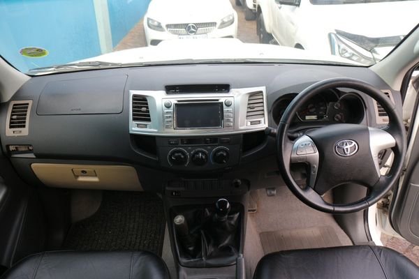2014-Toyota-Hilux-30-D-4D-Raider-Xtra-Cab-4x4 image:15