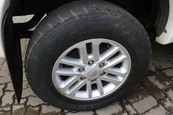 2014-Toyota-Hilux-30-D-4D-Raider-Xtra-Cab-4x4 image:17