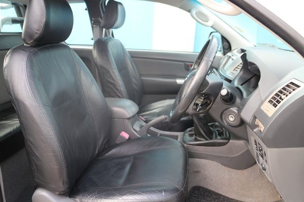 2014-Toyota-Hilux-30-D-4D-Raider-Xtra-Cab-4x4 image:8