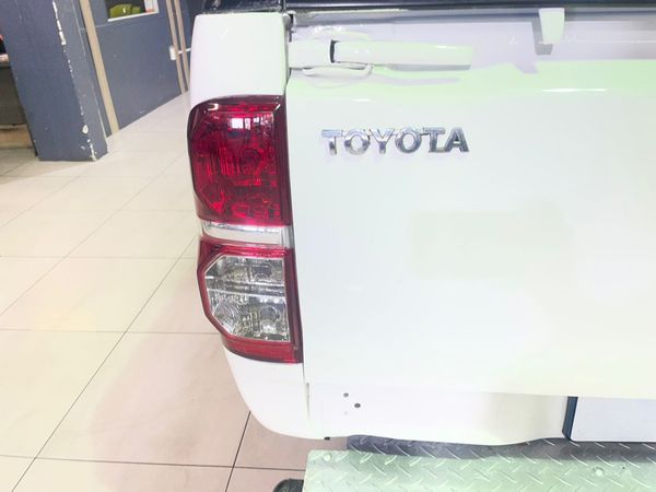 2013-Toyota-Hilux-25-D-4D-SRX-4x4-Single-Cab image:17