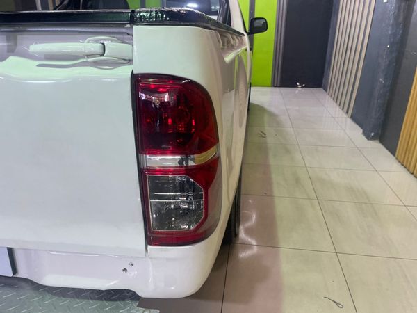 2013-Toyota-Hilux-25-D-4D-SRX-4x4-Single-Cab image:18