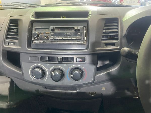 2013-Toyota-Hilux-25-D-4D-SRX-4x4-Single-Cab image:19