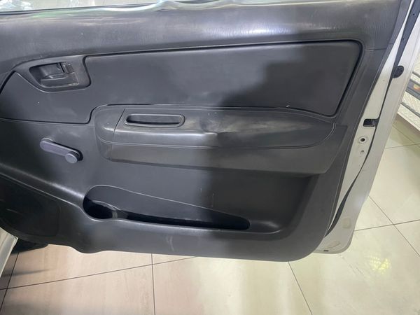 2013-Toyota-Hilux-25-D-4D-SRX-4x4-Single-Cab image:21