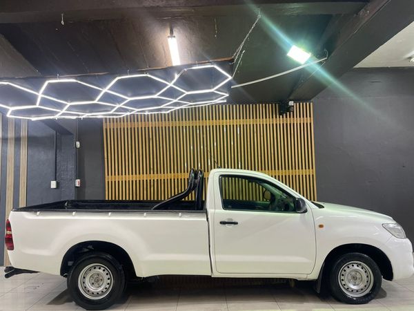 2013-Toyota-Hilux-25-D-4D-SRX-4x4-Single-Cab image:3