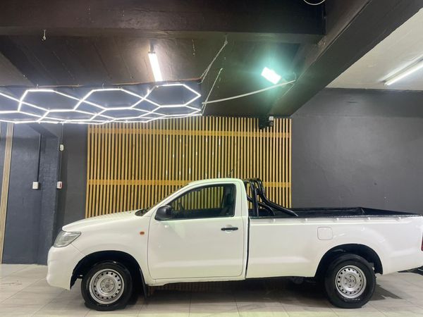 2013-Toyota-Hilux-25-D-4D-SRX-4x4-Single-Cab image:4