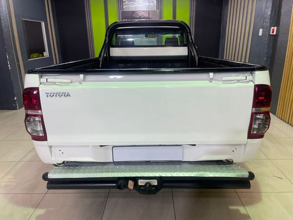 2013-Toyota-Hilux-25-D-4D-SRX-4x4-Single-Cab image:8