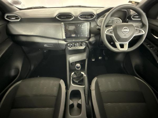 2025-Nissan-Magnite-10-Visia image:1