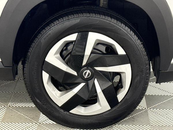 2025-Nissan-Magnite-10-Visia image:5
