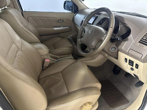 2008-Toyota-Fortuner-30-D-4D-Raised-Body image:9