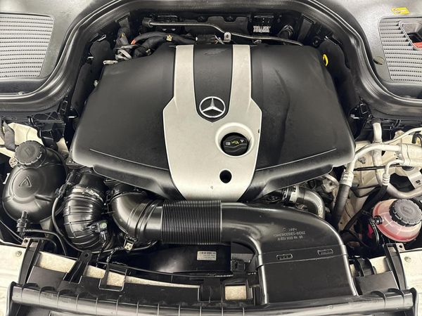2016-Mercedes-Benz-GLC-220d-AMG image:10