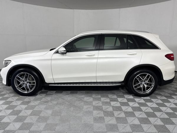 2016-Mercedes-Benz-GLC-220d-AMG image:16