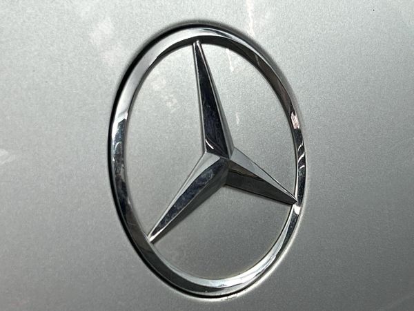 2018-Mercedes-Benz-C-Class-C-200-Cabrio-AMG-Auto image:9