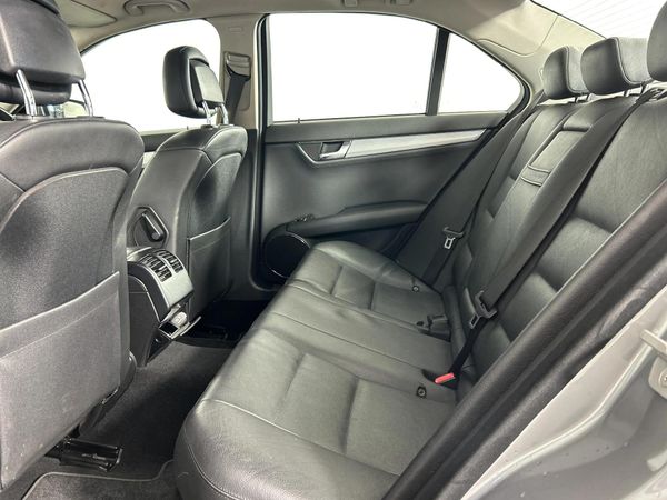 2008-Mercedes-Benz-C-Class-C-180K-Avantgarde-Auto image:3