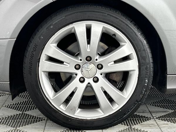 2008-Mercedes-Benz-C-Class-C-180K-Avantgarde-Auto image:4